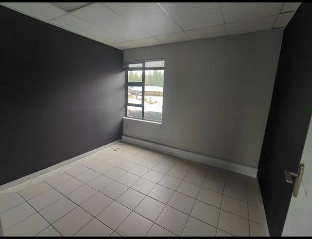 139M² OFFICE TO LET IN MAROELADAL